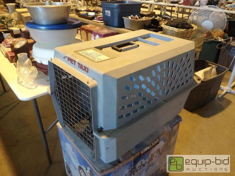 lot 528 image: Mid Size Pet Taxi