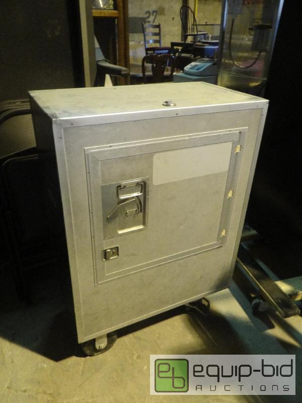 lot 538 image: Metal Storage Cabinet