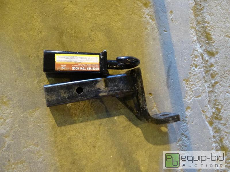 lot 551 image: Reciver Hitch Slider W Tow Hook