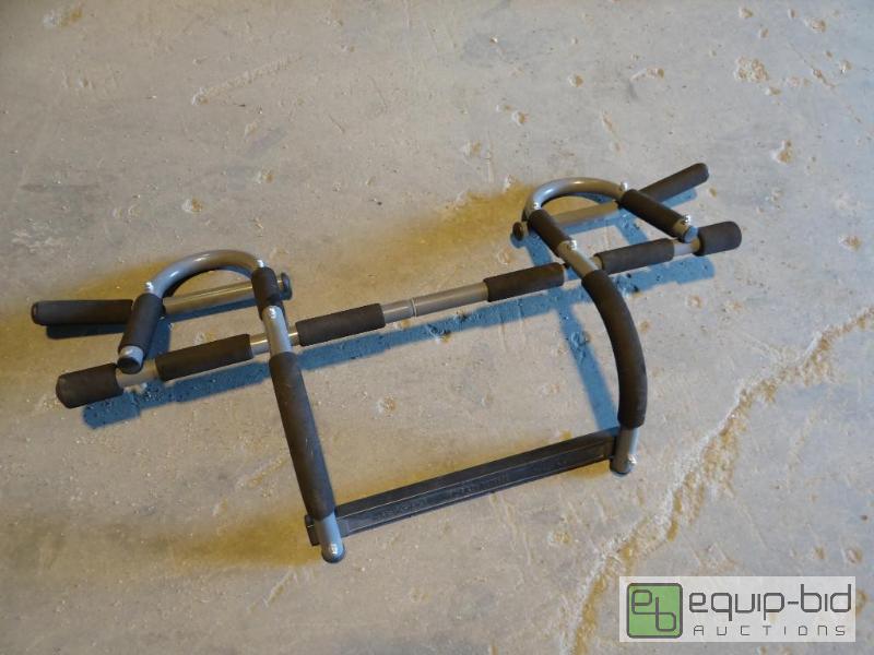 lot 558 image: Exercise Pullup Bar