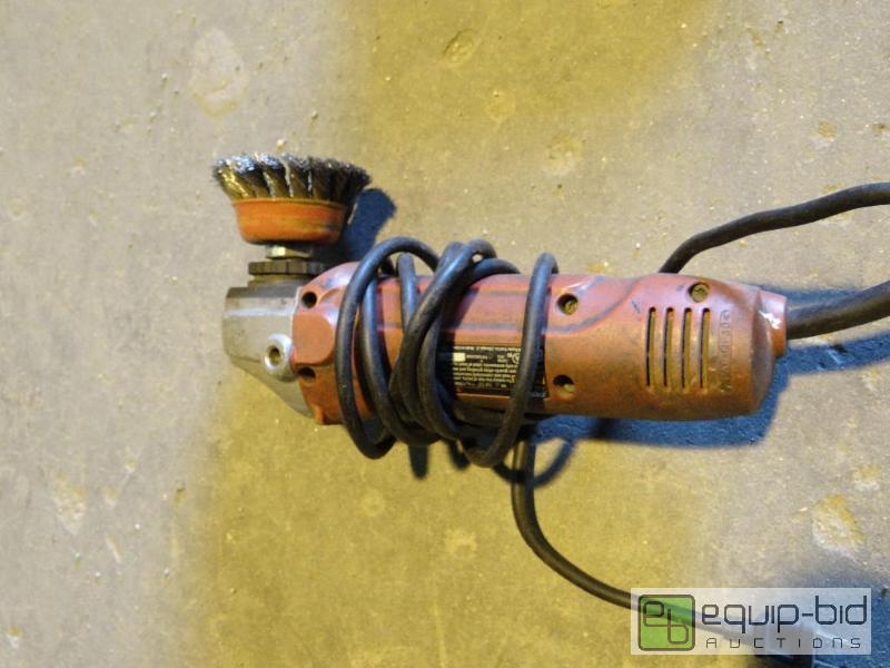 lot 562 image: Skil 6.0 amp Grinder