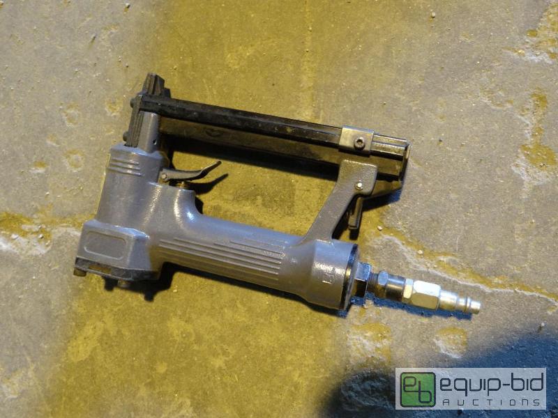 lot 563 image: Crown 12  Air Stapler