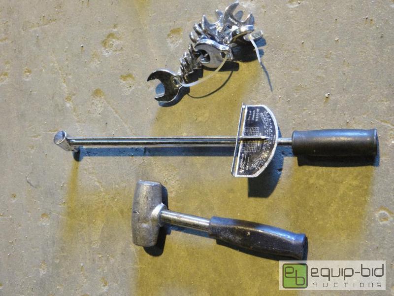 lot 566 image: Knock Off Hammer w Torque Wrench And Keys