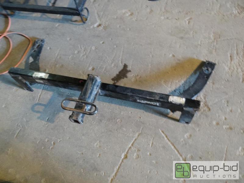 lot 572 image: Auto Vehicle Receiver Hitch