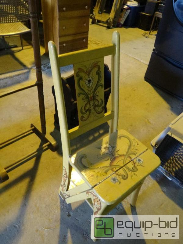 lot 576 image: folding chair turns into a ladder