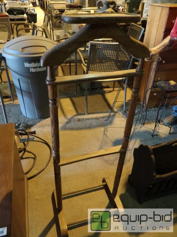 lot 578 image: Tie Stand for Bed Room