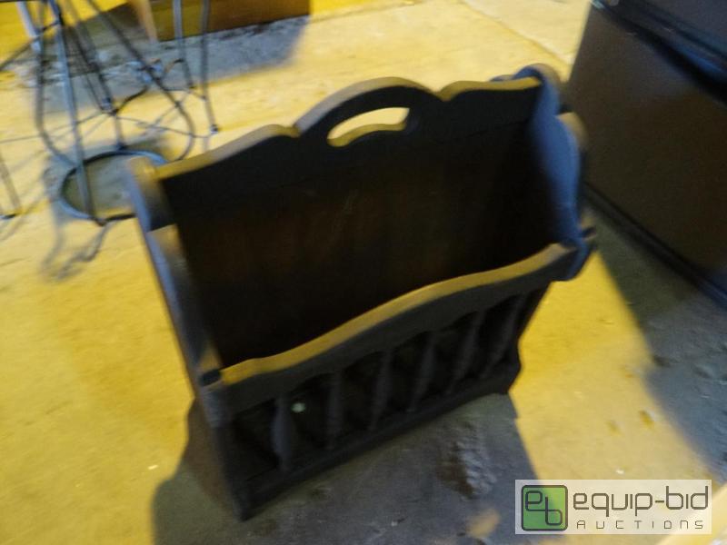 lot 579 image: Hobby lobby leather handle basket