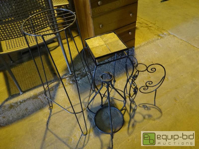 lot 581 image: Rod Iron Decorative Stand Set