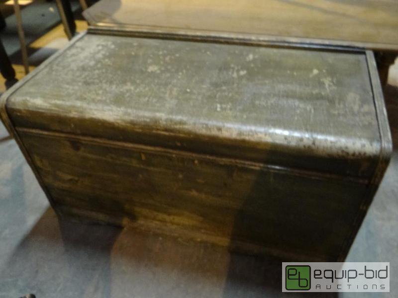 lot 587 image: Storage Chest