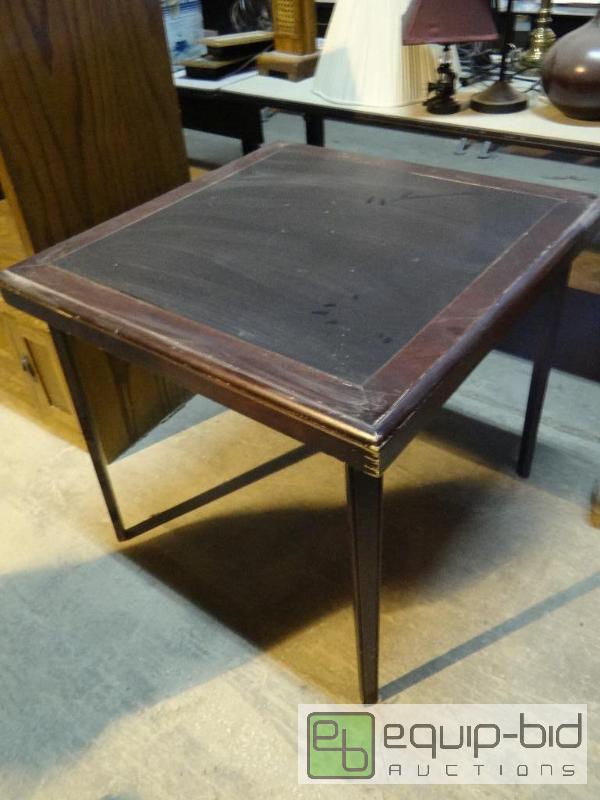 lot 589 image: Side End Table