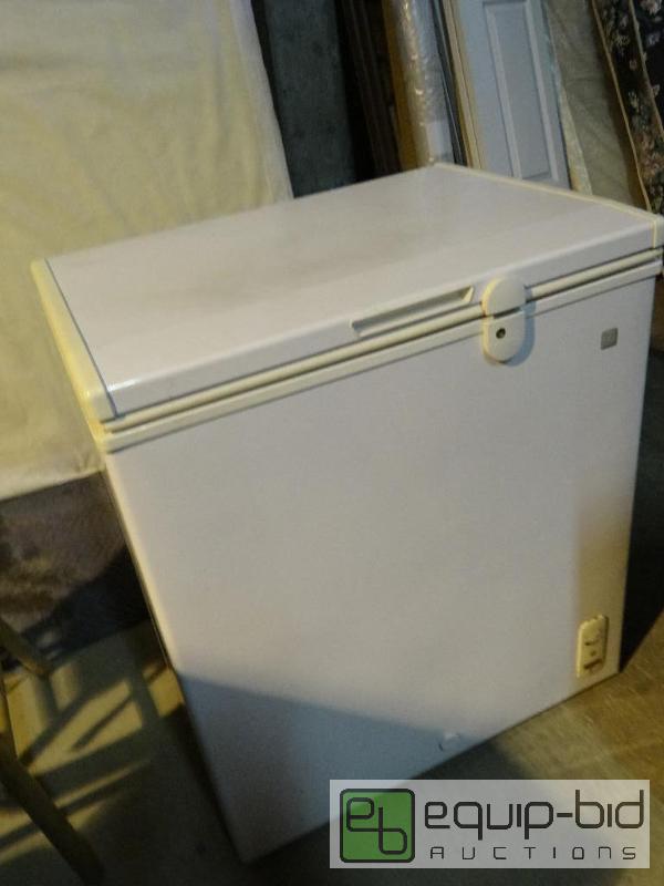 lot 593 image: GE Chest Freezer