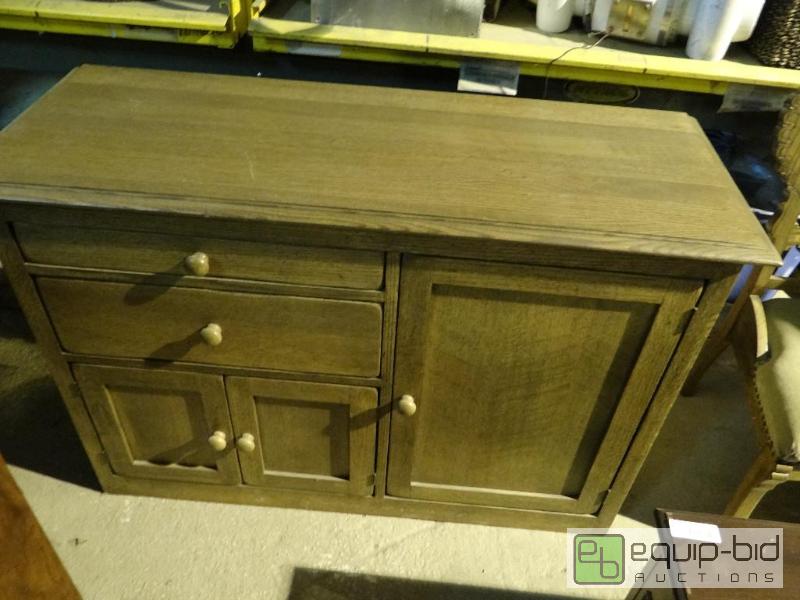 lot 600 image: 3 Drawer Storage Chest w Side Storage