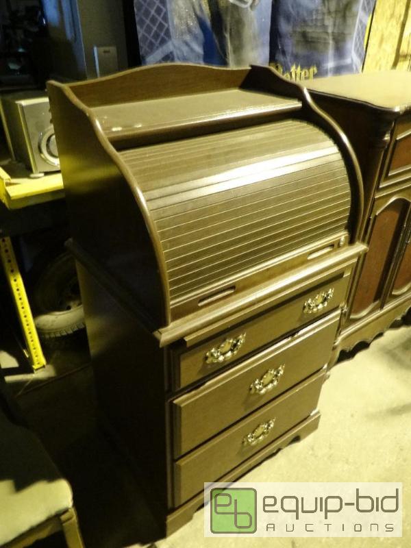 lot 601 image: Roll Top Desk w Key