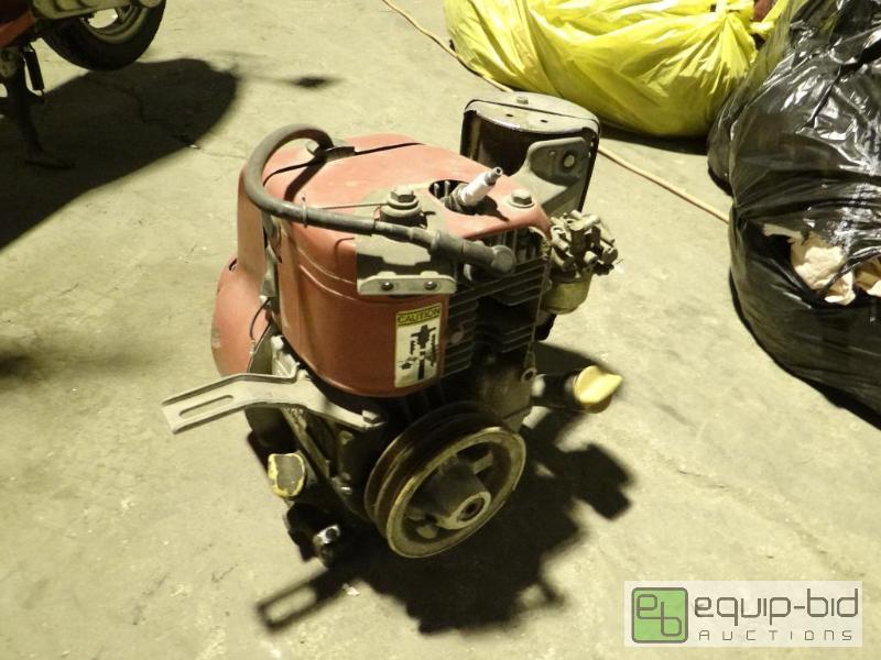 lot 603 image: Honda Small Gas Engine