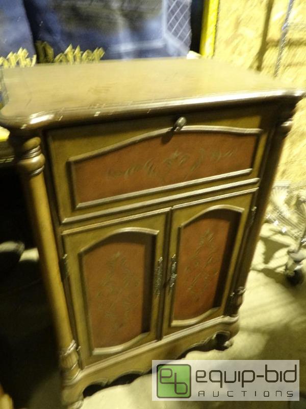lot 604 image: Dark Wood Storage Cabinet