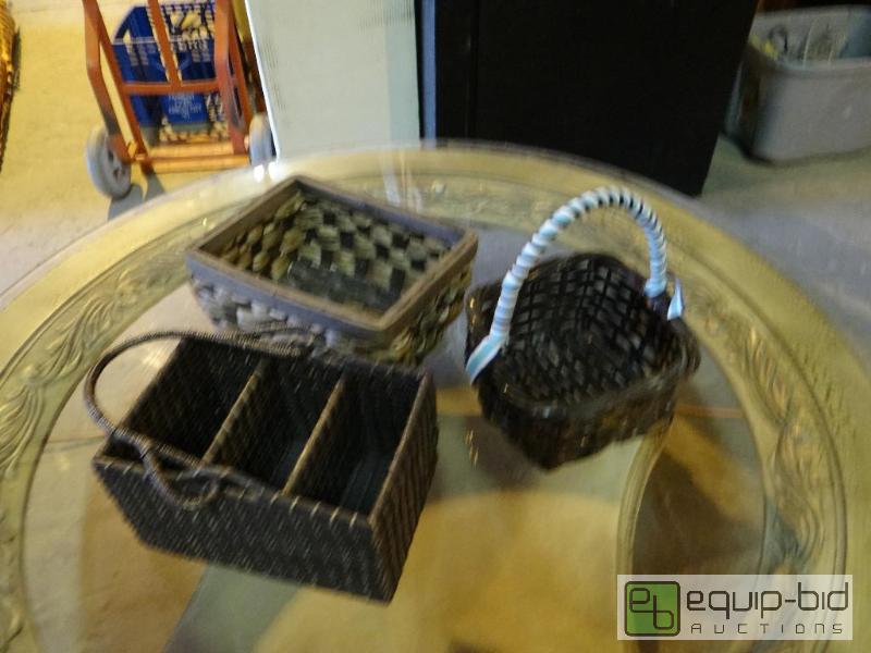 lot 609 image: Lot of Misc Wicker Baskets