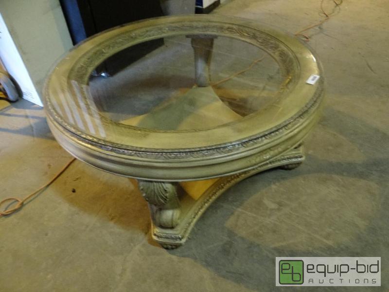 lot 610 image: Light Decorative Edge Round Glass Top Table