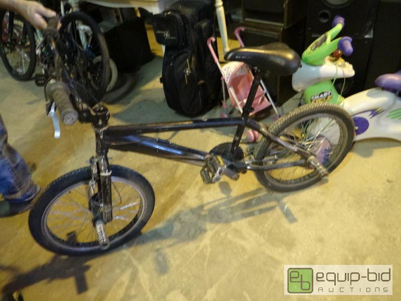 lot 613 image: Free Style Boys Bike