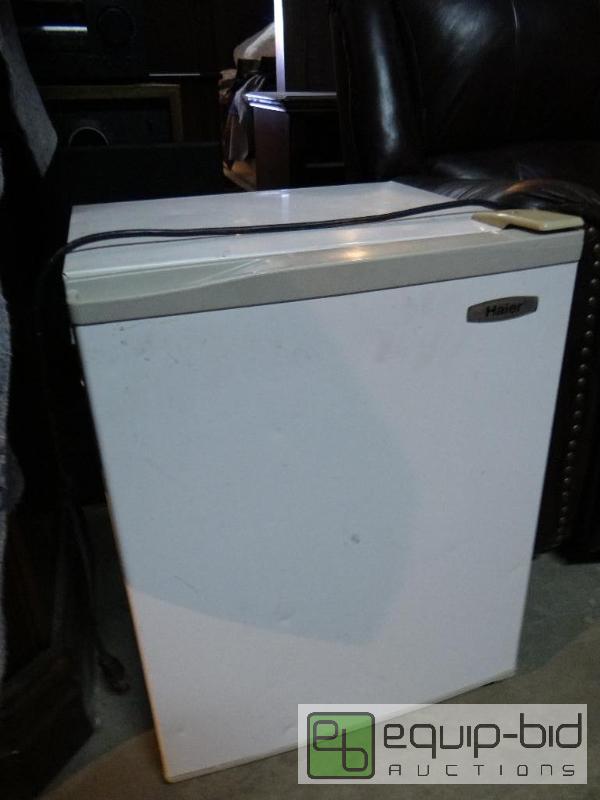 lot 617 image: Haier Mini Fridge