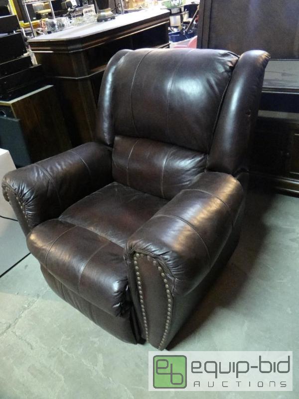 lot 618 image: Real Leather Lane Recliner