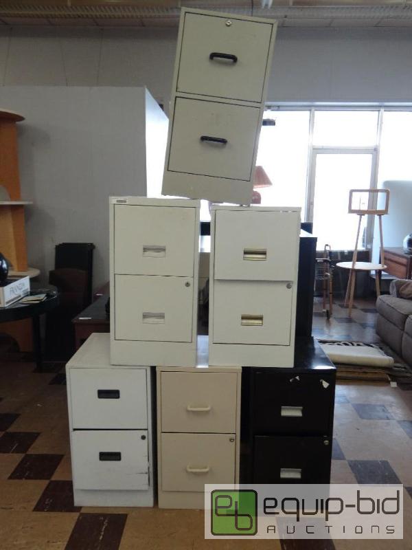 lot 1250 image: Lot of 6 2-drawer file cabinets....