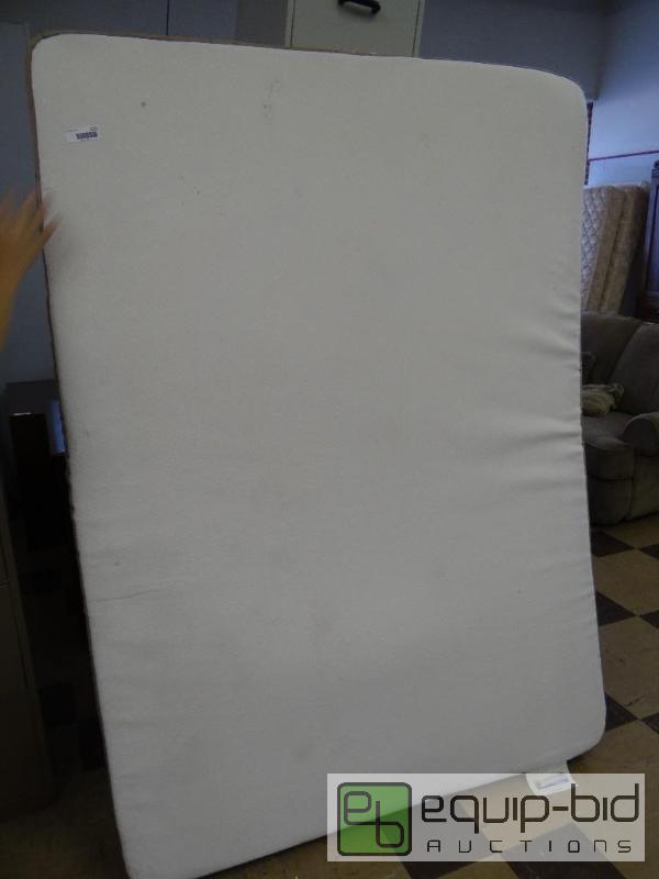 lot 1255 image: Full size memory foam mattress.  This is a ni...