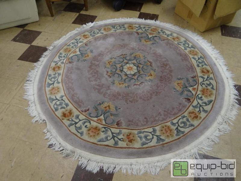 lot 1271 image: Nice quality round rug....