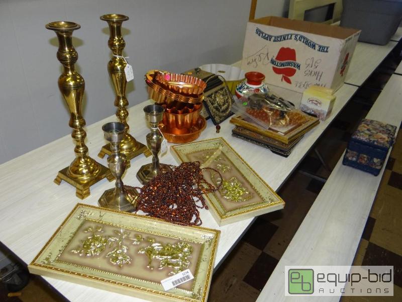 lot 1274 image: Lot of home decor and collectables....