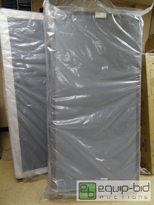 lot 1280 image: Lot of 2 new twin size box springs....