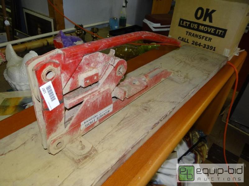 lot 1287 image: Johnson Sickle Servicer....