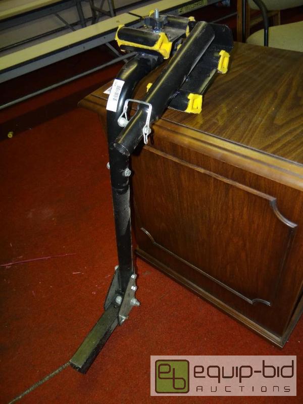 lot 375 image: Receiver hitch bike rack,...