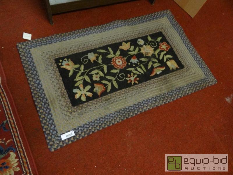 lot 394 image: Lot of 2 rugs....