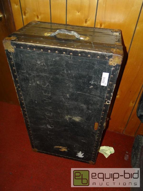 lot 414 image: Vintage trunk,...