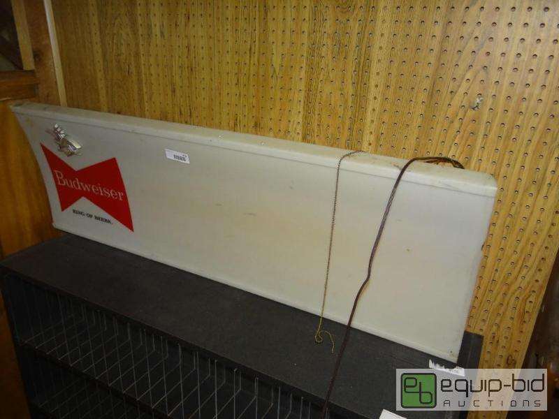 lot 415 image: Vintage lighted Budweiser sign....