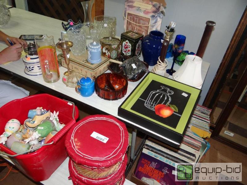 lot 434 image: Large lot of glassware and collectables....