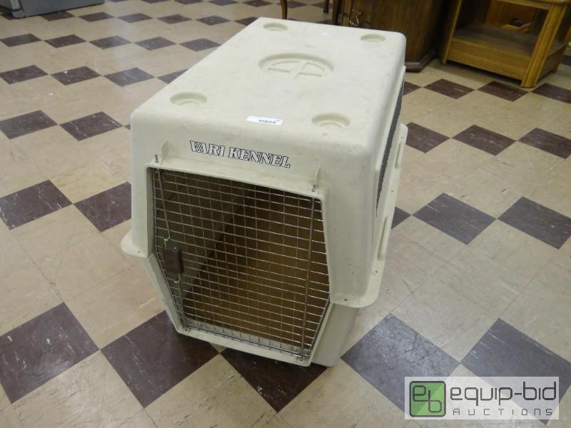 lot 448 image: Large dog kennel....