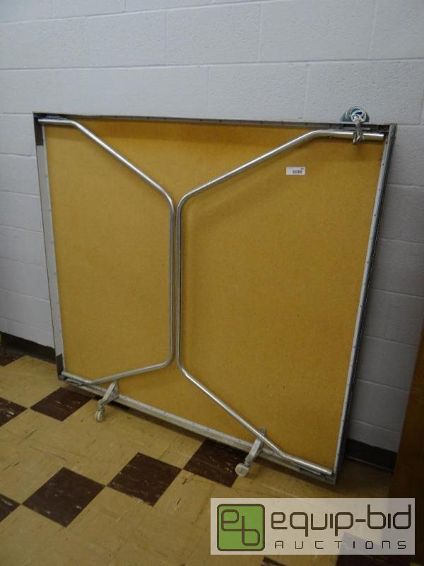 lot 454 image: Folding ping pong table with net....