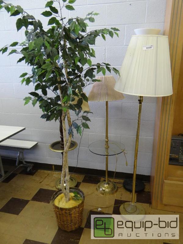lot 456 image: Lot of 4 floor lamps and 1 fake tree....