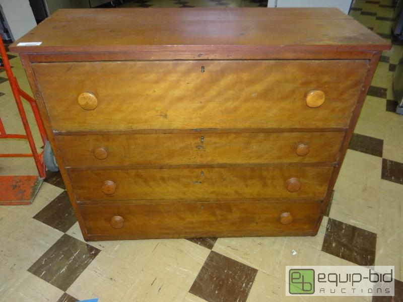 lot 460 image: Antique 4 drawer chest. Real wood,...