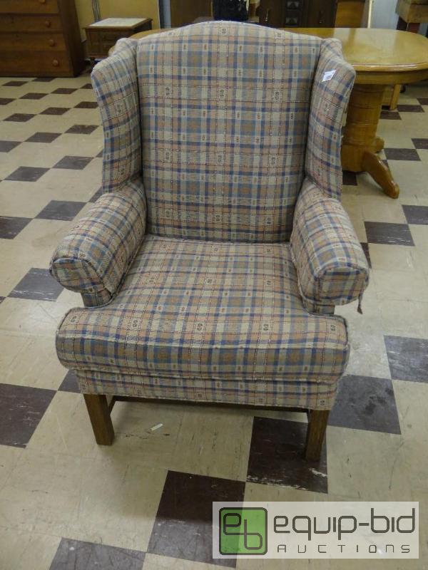 lot 464 image: KIng Hickory front room chair....
