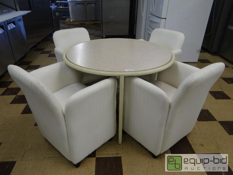 lot 465 image: Dining set with table and 4 padded white chai...