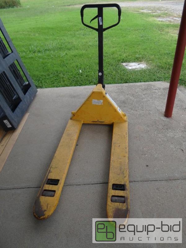 lot 474 image: Pallet jack.  Not jacking up....