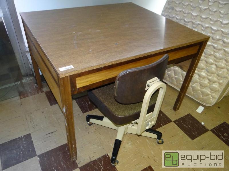 lot 490 image: Square tabledesk with desk chair....