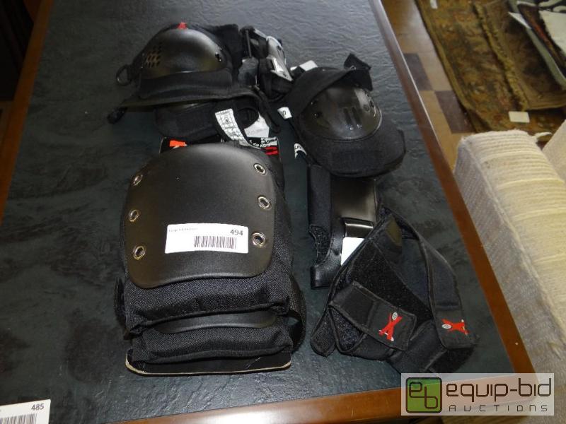 lot 494 image: Lot of knee padselbow pads....