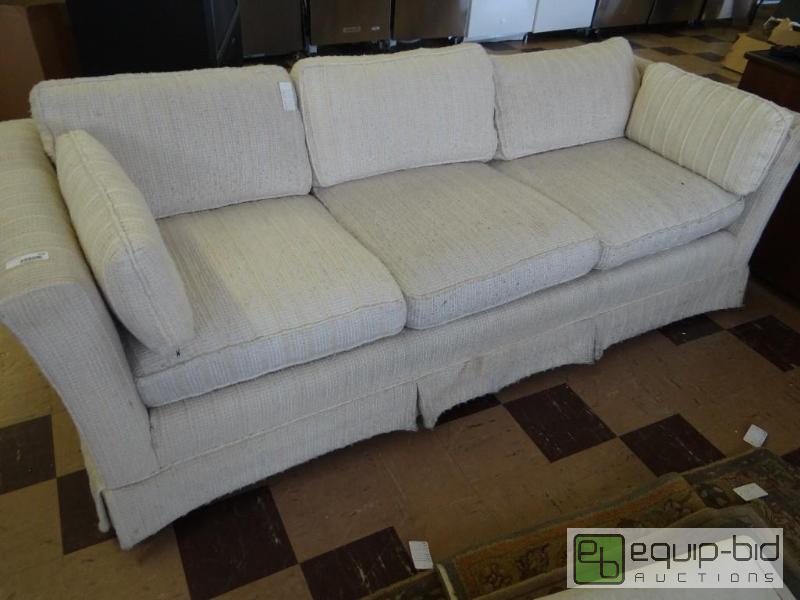 lot 500 image: 3 cushion white sofa with side pillows....