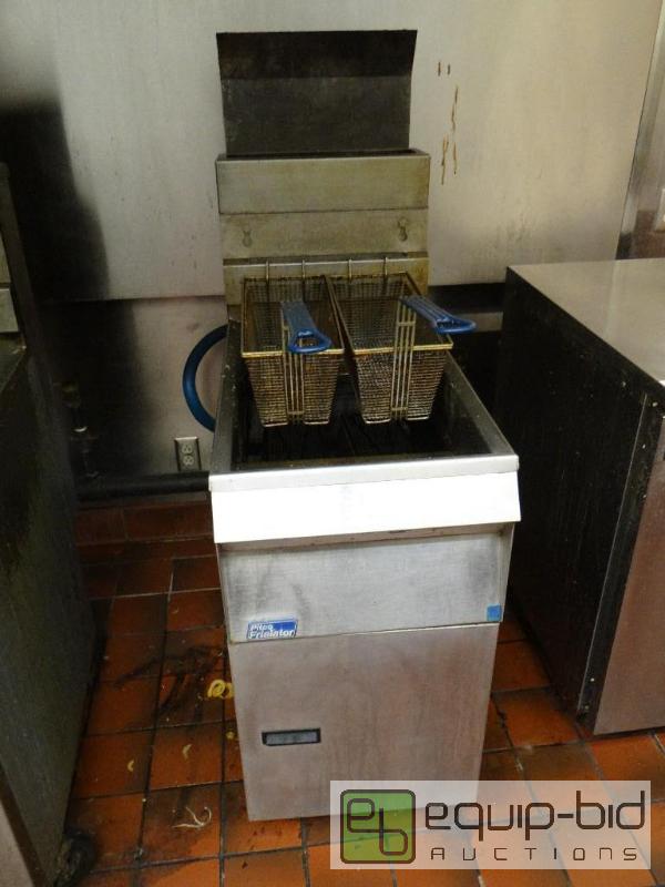 lot 1002 image: Pitco Frialator Natrual Gas Fryer