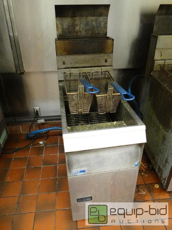 lot 1003 image: Pitco Frialator Natrual Gas Fryer