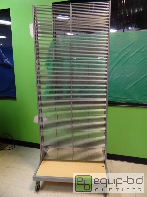 lot 1076 image: Upright Standing Metal Wire Display Rack