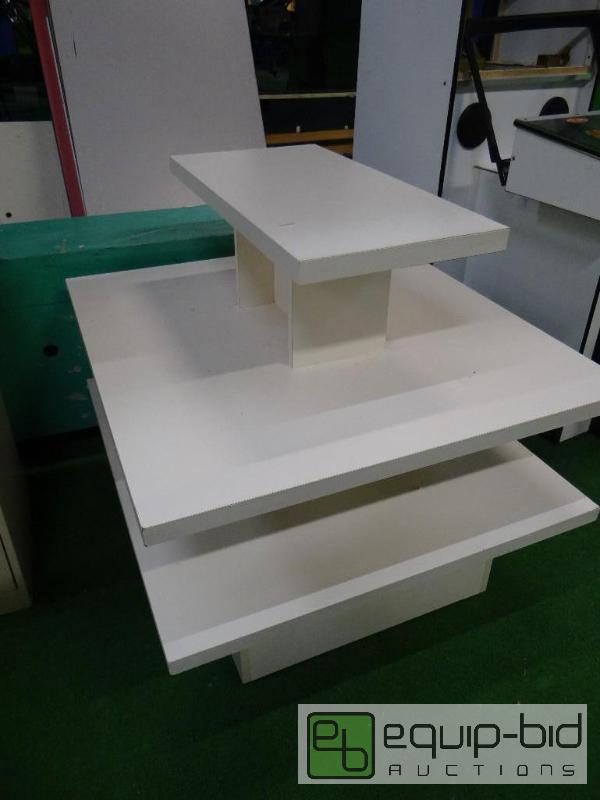 lot 1090 image: 3 Tier Merchandising Display Shelf