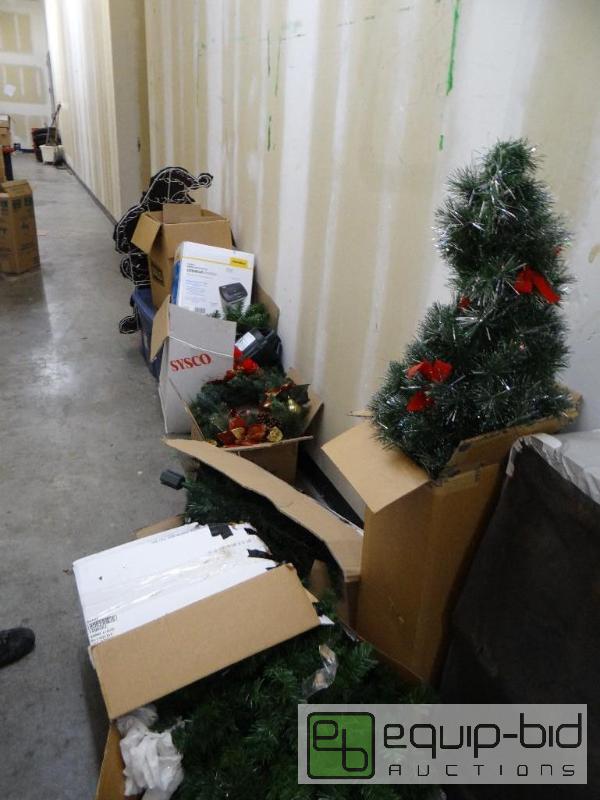 lot 1100 image: Very Large Misc Lot of Holiday Decore